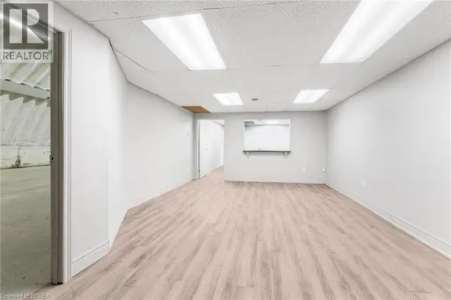 389 PARIS Road Unit# C Brantford, Ontario in Commercial & Office Space for Rent in Brantford - Image 8