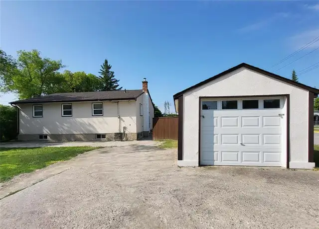 429 STRATHNAVER Avenue Selkirk, Manitoba62864758095875122