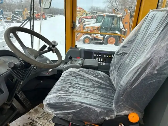 2000 VOLVO L70D WHEEL LOADER in Heavy Equipment in Regina - Image 8