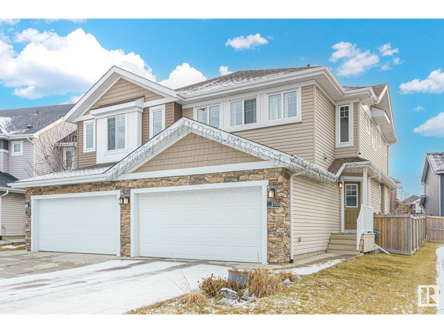2733 SPARROW PL NW Edmonton, Alberta in Houses for Sale in St. Albert