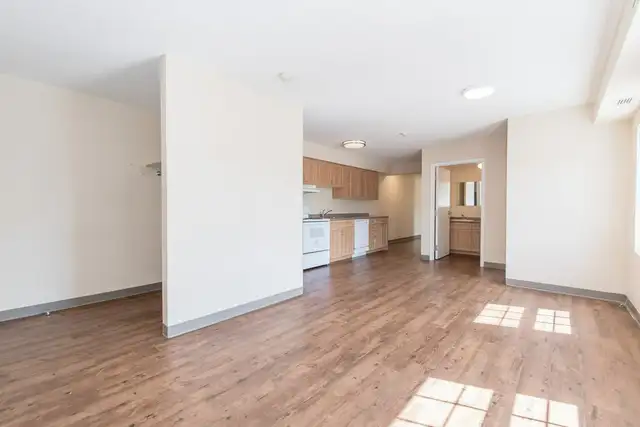Student Rooms Available Steps From Laurier!! - Furnished Rooms!! in Room Rentals & Roommates in Kitchener / Waterloo - Image 13