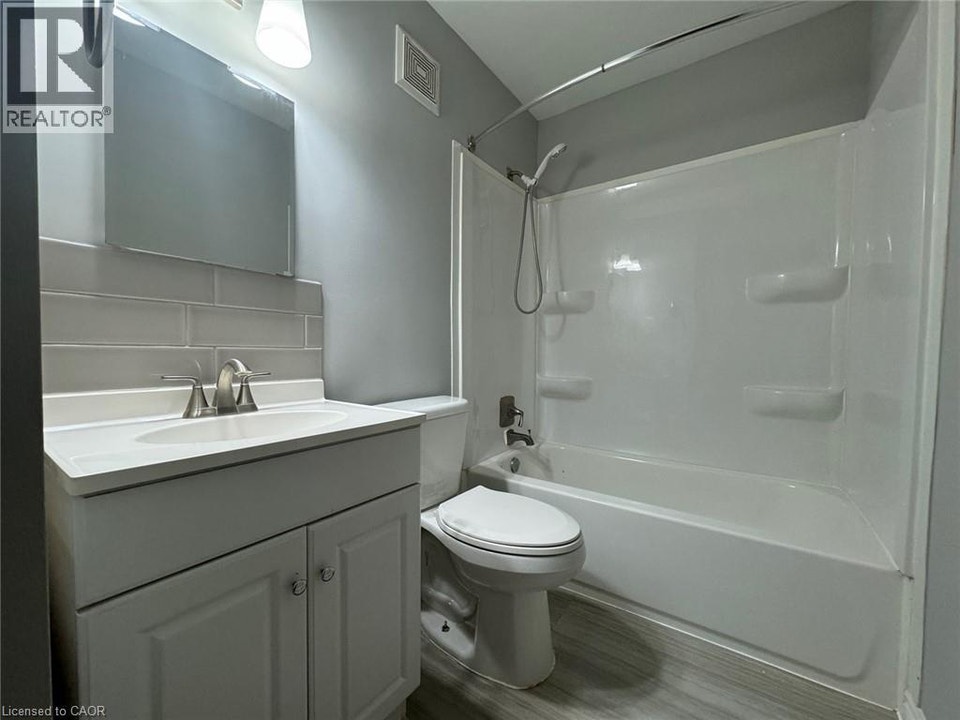 192 ALLEN Street E Unit# 3 Waterloo, Ontario 4