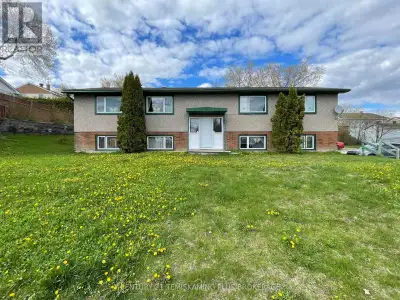 Solid purpose-built fourplex ideally located within walking distance to the downtown core and bus ro...