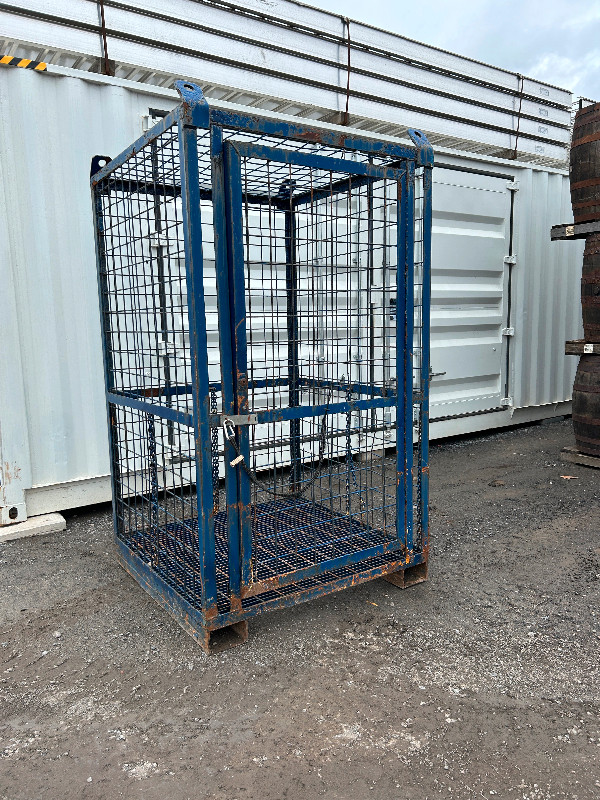 Cage de sécurité pour bonbonne dans Autres équipements commerciaux et industriels  à Drummondville