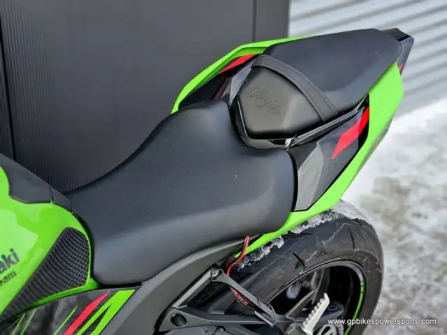 2024 Kawasaki Ninja ZX-10R KRT Edition in Sport Bikes in Oshawa / Durham Region - Image 11