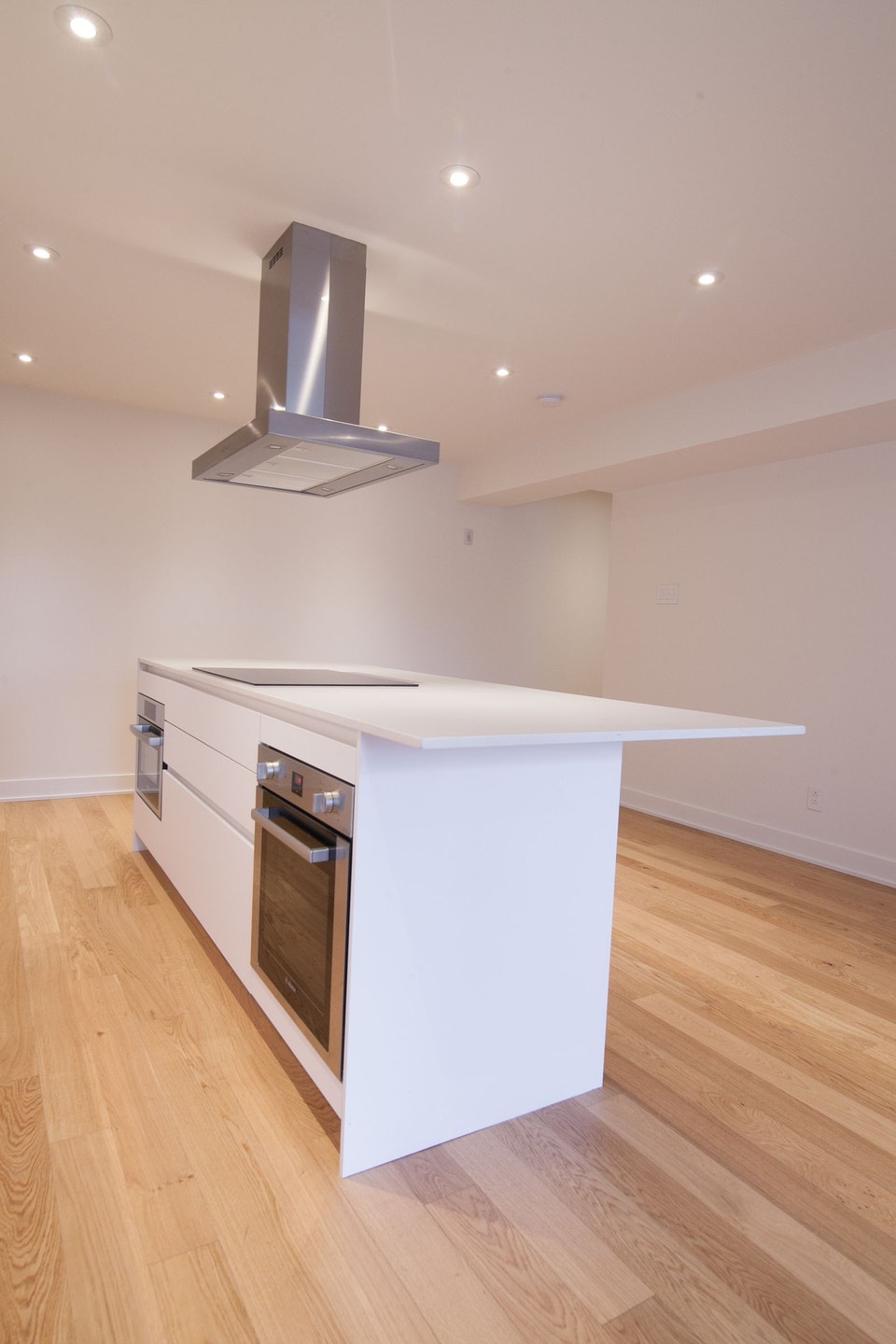 modern three bed near McGill - ID 2465 3