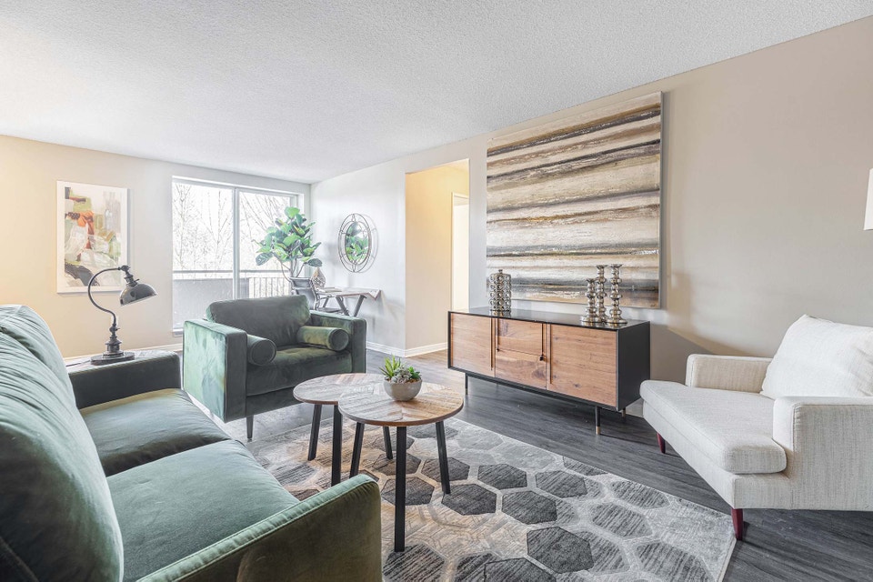 Spacious 2 Bedroom & 2 Bath Apartment North London on Transit 3