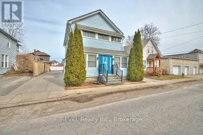 Great opportunity to own a legal Duplex in the heart of Niagara Falls. This duplex has 2 - 2-bedroom...