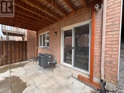 9 - 8 TOWNWOOD DRIVE Richmond Hill (Jefferson), Ontario