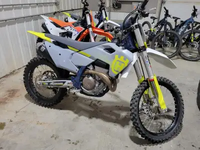 Financing available OAC. Blowout pricing!! Only 43.1hrs!! Call or text 306-773-4144 2024 Husqvarna®...