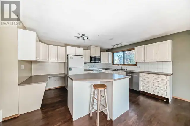 3, 604 First Street E Cochrane, Alberta62863799276802121