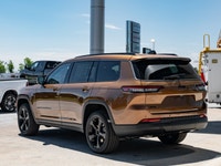 Welcome to 400 Chrysler Dodge Jeep Ram. 4x4 Drivetrain for all-terrain capability - Advanced infotai... (image 5)