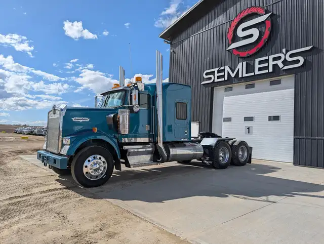 2002 KENWORTH W900B in Heavy Trucks in Saskatoon - Image 2