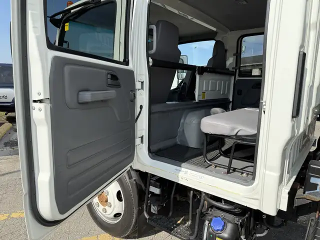 2022 Isuzu NRR CREW CAB | 16' BOX | LIFTGATE | DIESEL | 19500 GV in Cars & Trucks in Mississauga / Peel Region - Image 20