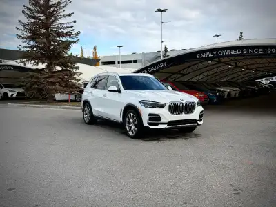 The 2023 BMW X5 xDrive40i is a distinguished, four-door luxury mid-size Sports Activity Vehicle SAV...