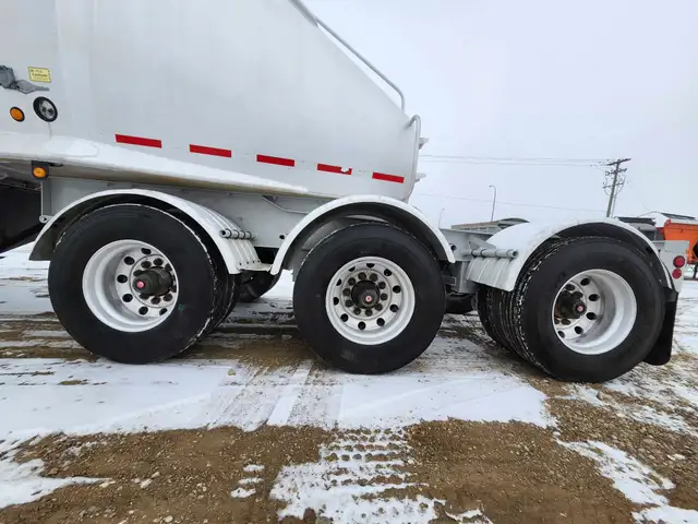 2002 Beall Super B-Train Hopper/Grain/Tri-Tri axles in Heavy Equipment in Barrie - Image 33