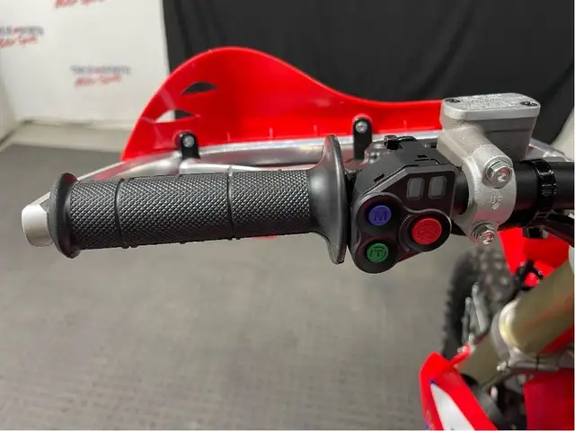 2022 Honda CRF450R ONLY 11 HOURS/LIKE BRAND NEW/$33 WEEKLY/ZERO  in Dirt Bikes & Motocross in North Bay - Image 17