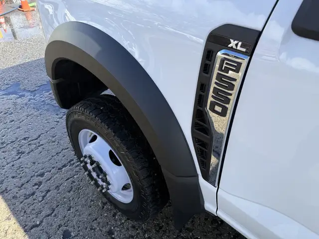 2024 Ford F-550 Crew Cab 4x4 Service Truck with Welder and Compr in Heavy Trucks in City of Montréal - Image 12