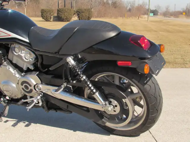 2006 Harley-Davidson VRSC R Street Rod in Street, Cruisers & Choppers in Leamington - Image 15