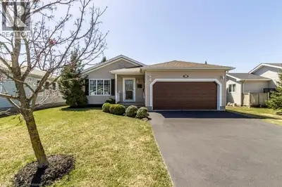 Located in the desirable Antrim Glen adult lifestyle community, this 1,499 sq ft bungalow offers a b...