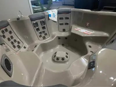 Introducing the Bullfrog Spas A8 Select Elevate your relaxation experience with the A8 Select, a pre...