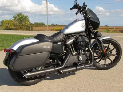 Low 3,500 KM - $3,500 in Extras / Options - ONLY $35 Week oac. This 2020 Sportster 883N Iron looks a...
