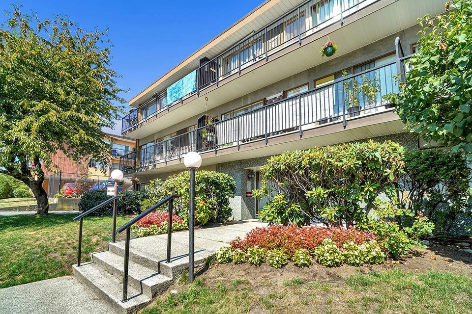 The Somerset Apartments - 1 Bedroom available at 525 Tenth Stree 5