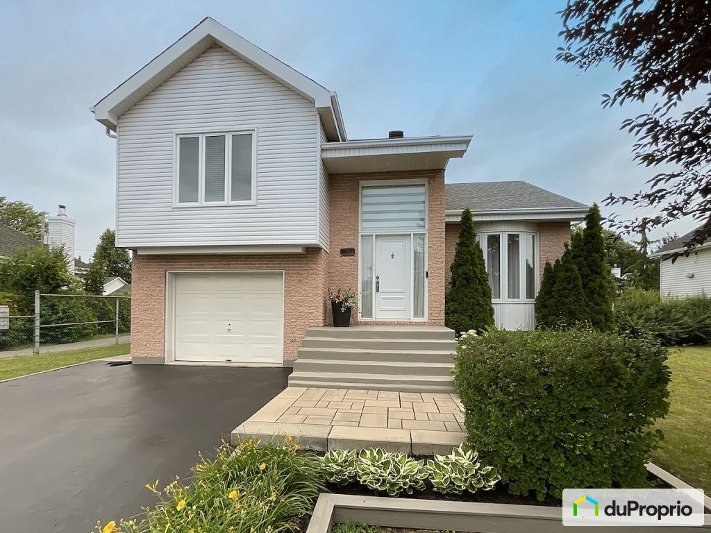 $737,000 - Split Level for sale in Varennes — photo 1