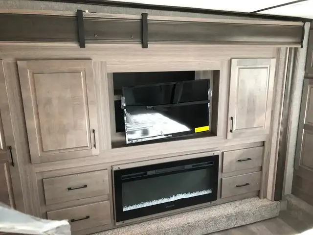 2020 Crossroads Cameo CE3801RK in Travel Trailers & Campers in St. Albert - Image 24
