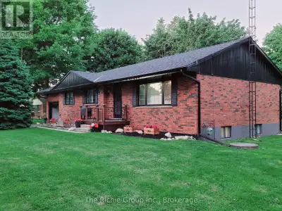 Dream Bungalow & Workshop in the Heart of Caledon Village! A beautifully upgraded home Ideal for hom...