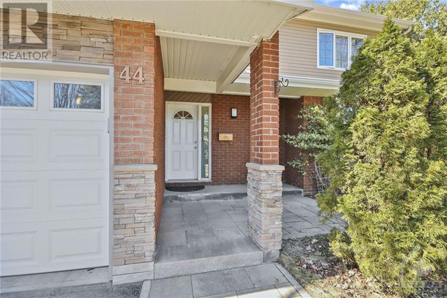 44 HERSCHEL CRESCENT Ottawa, Ontario in Houses for Sale in Ottawa - Image 2