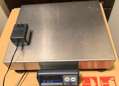 Mettler Toledo PS60 Weighing / Shipping Scale with Metal Top, View more