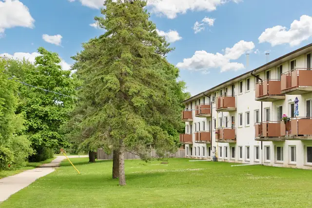 Hanover 2 Bedroom Apartment for Rent: in Long Term Rentals in Owen Sound - Image 11