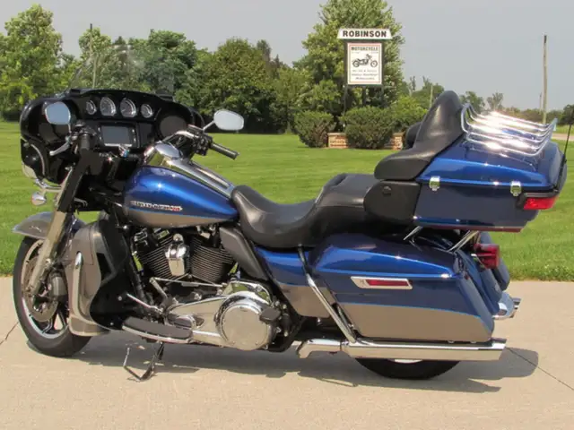 2017 Harley-Davidson FLHTK Electra Glide Ultra Limited Low New D in Sport Touring in Leamington - Image 3