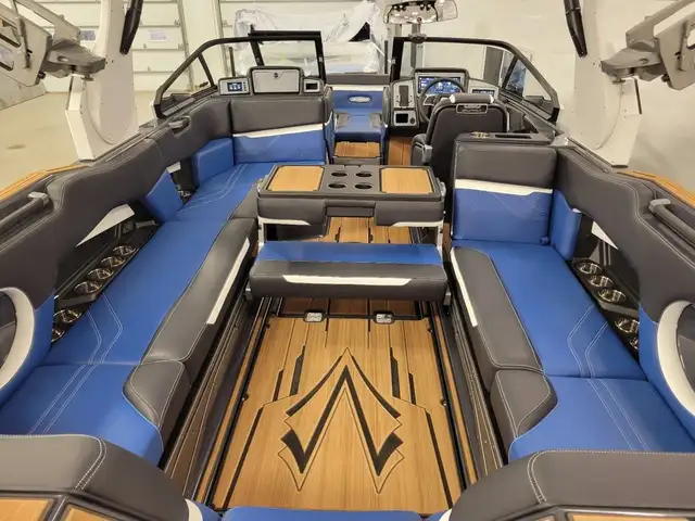 2023 Supra SE in Powerboats & Motorboats in Granby - Image 3