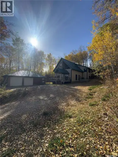 Year-Round Lakeview Retreat at Carwin Park, Emma Lake! Experience lake life at its finest with this...