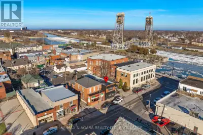 Immediate possession is available for this stunning 1 bedroom apartment in the heart of downtown Por...