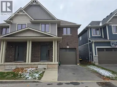 Beautiful semi-detached home for rent in the highly desirable Grimsby area, just steps from the shor...