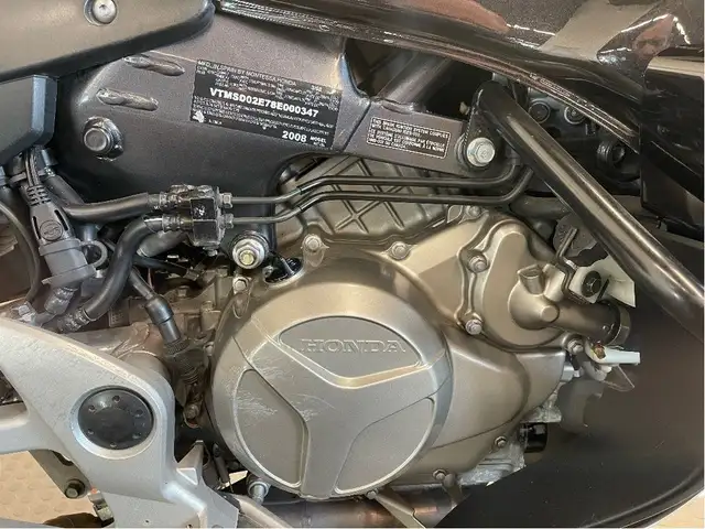 2008 Honda Varadero CLEAN BIKE/CERTIFIED/GIVI SADDLEBAGS/FINANCE in Sport Touring in North Bay - Image 15