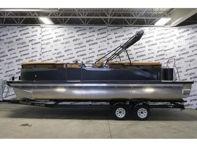 2026 Avalon VENTURE 2385 QL + YAMAHA VMAX 115 HP in Powerboats & Motorboats in Laurentides - Image 4