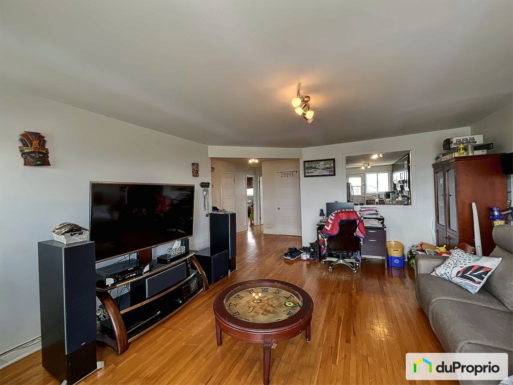 $712,000 - Triplex for sale in La Prairie — photo 2