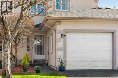 Located in the sought-after Willow Point Villas this well-maintained 2-bedroom with office & 3 bathr...