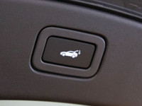 This clean Carfax, Ontario 2022 Jaguar F-Type P575 R Coupe blends exhilarating performance with stun... (image 7)