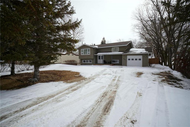 209 1st Avenue S Oakville, Manitoba in Houses for Sale in Portage la Prairie - Image 4