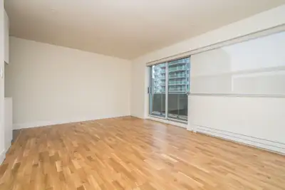 renovated bachelor, eglinton and mount pleasant - ID 3167