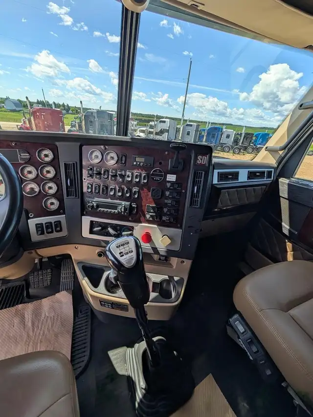 2013 FREIGHTLINER CORONADO 122 SD in Heavy Trucks in Edmonton - Image 21