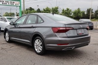 WELL MAINTAINED Drive the Volkswagen Jetta 1.4T Highline where style meets performance! Experience a... (image 4)