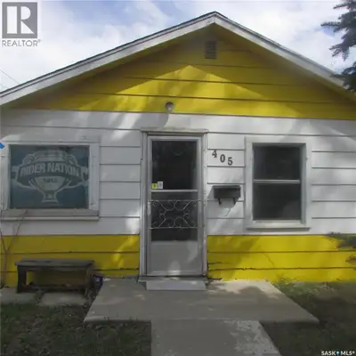 Great little starter home or revenue property, conveniently located close to elementary schools and...