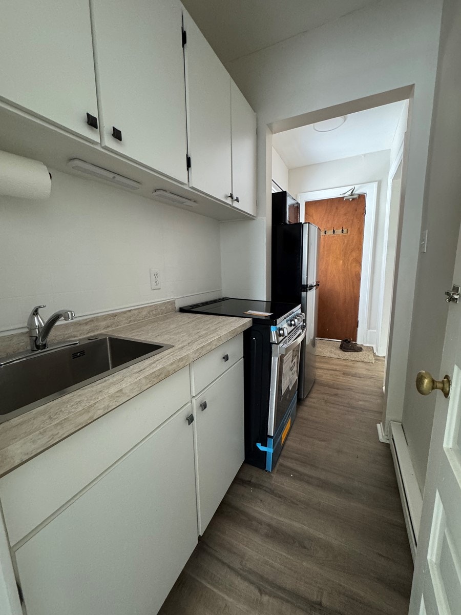 Spacious Bachelor Close to Downtown Kitchener! (Unit 3) 4