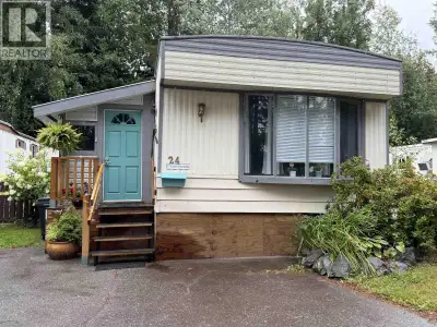 This well-maintained 3 bedroom, 1.5 bathroom mobile home in Graham Trailer Park is sure to impress!...